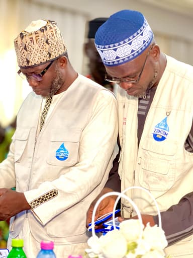 Équipe ZamZam en vestes officielles